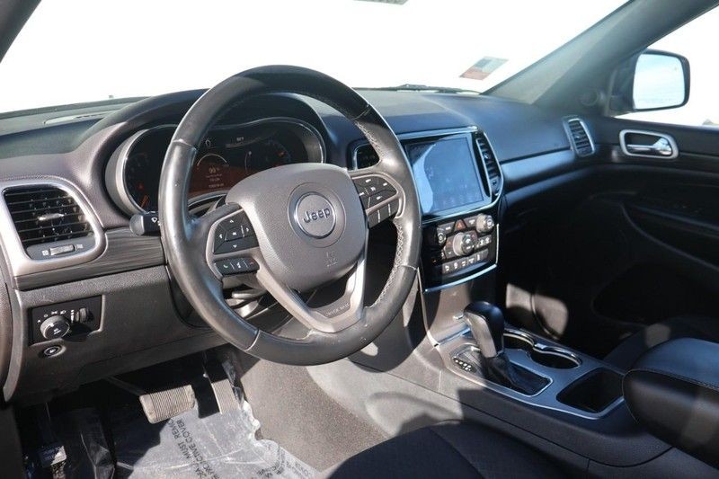 Jeep Grand Cherokee Vehicle Full-screen Gallery Image 16