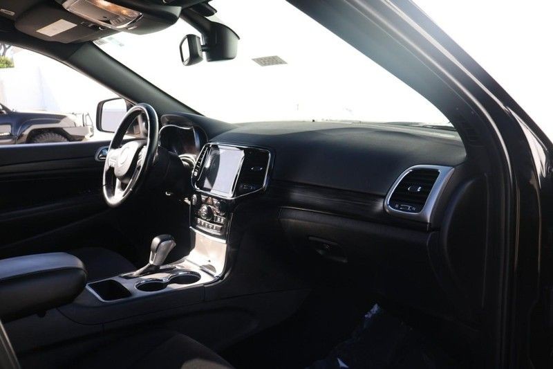 Jeep Grand Cherokee Vehicle Full-screen Gallery Image 19