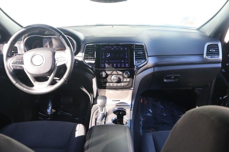 Jeep Grand Cherokee Vehicle Full-screen Gallery Image 23