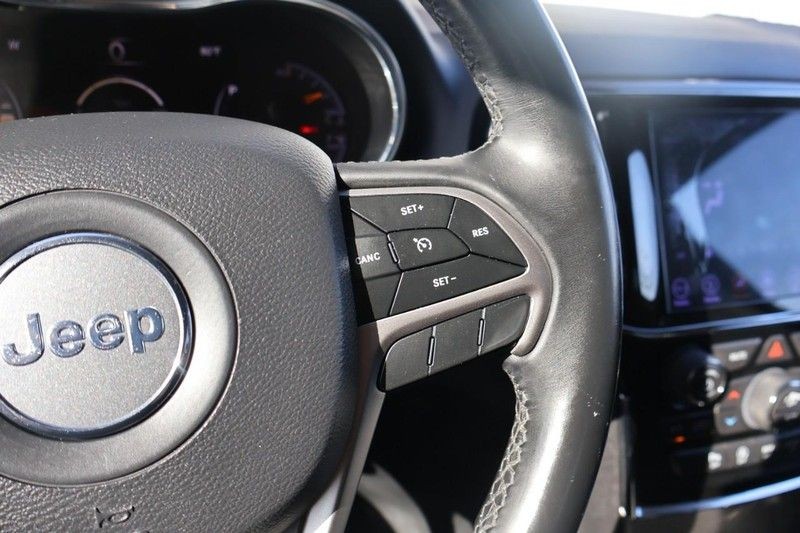 Jeep Grand Cherokee Vehicle Full-screen Gallery Image 27