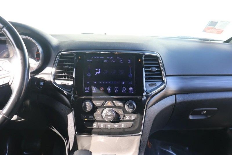 Jeep Grand Cherokee Vehicle Full-screen Gallery Image 28