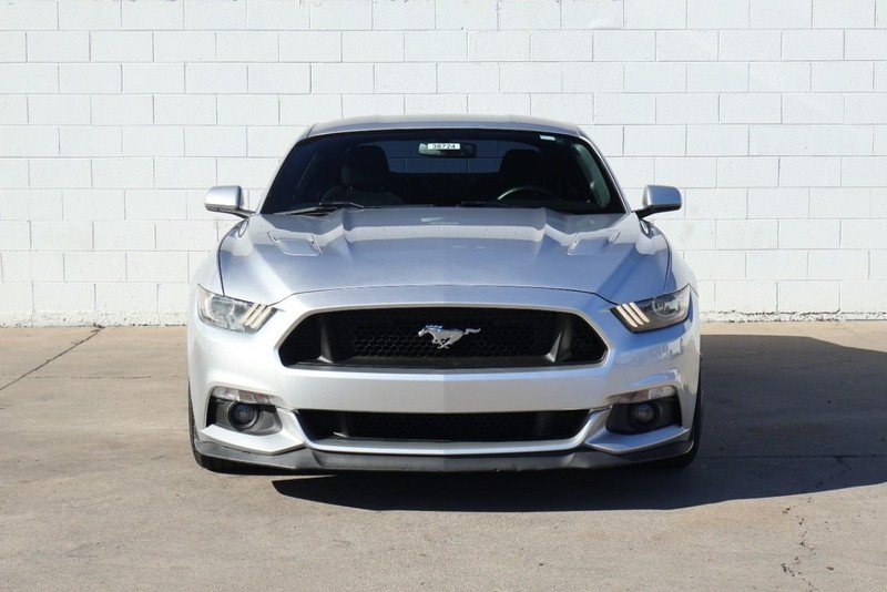 Ford Mustang Vehicle Full-screen Gallery Image 02