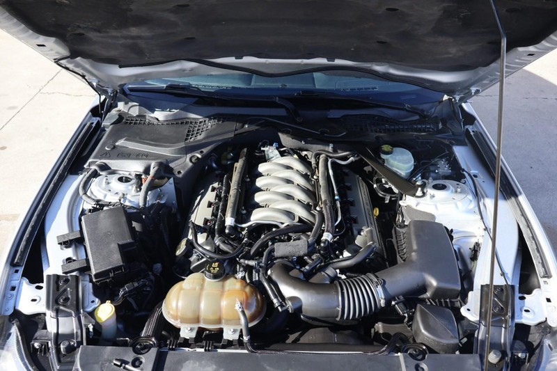 Ford Mustang Vehicle Full-screen Gallery Image 12