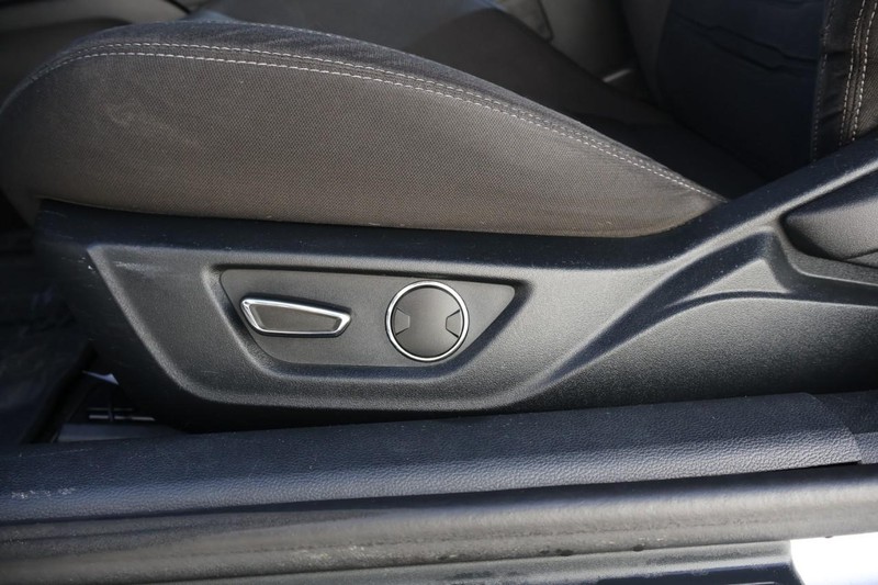 Ford Mustang Vehicle Full-screen Gallery Image 17