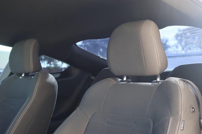 Ford Mustang Vehicle Full-screen Gallery Image 19