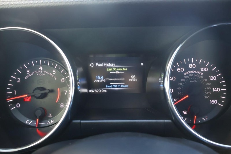 Ford Mustang Vehicle Full-screen Gallery Image 23