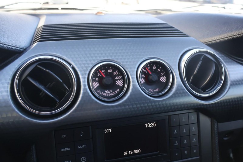 Ford Mustang Vehicle Full-screen Gallery Image 26