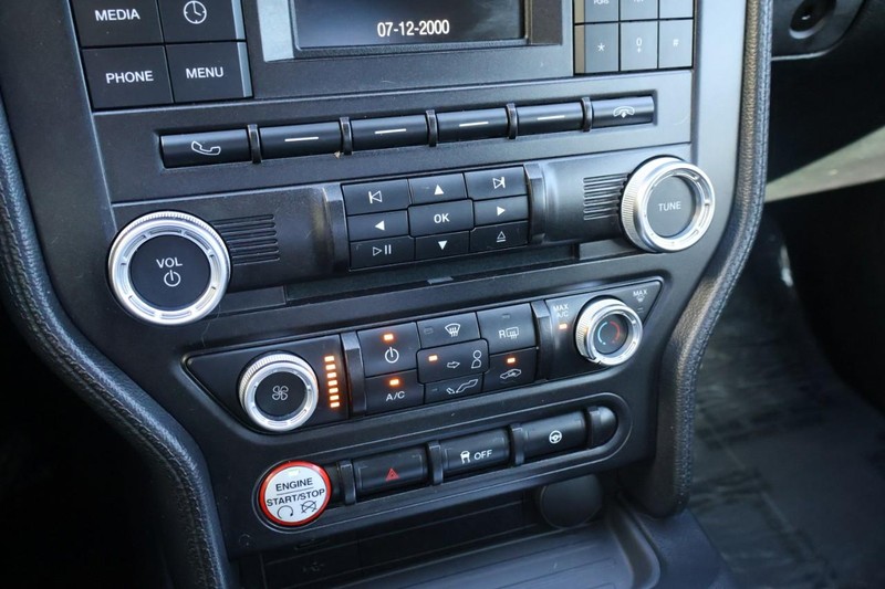 Ford Mustang Vehicle Full-screen Gallery Image 29