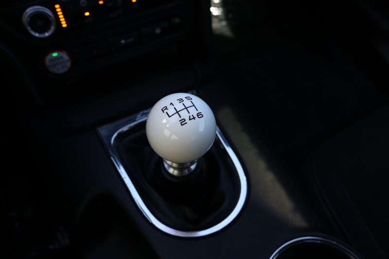 Ford Mustang Vehicle Full-screen Gallery Image 31