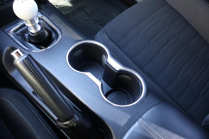 Ford Mustang Vehicle Full-screen Gallery Image 32