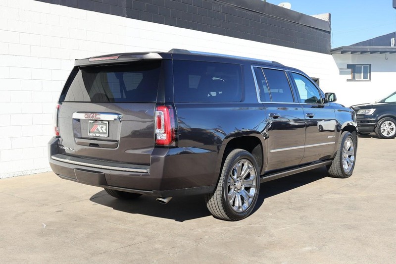GMC Yukon XL Vehicle Full-screen Gallery Image 05