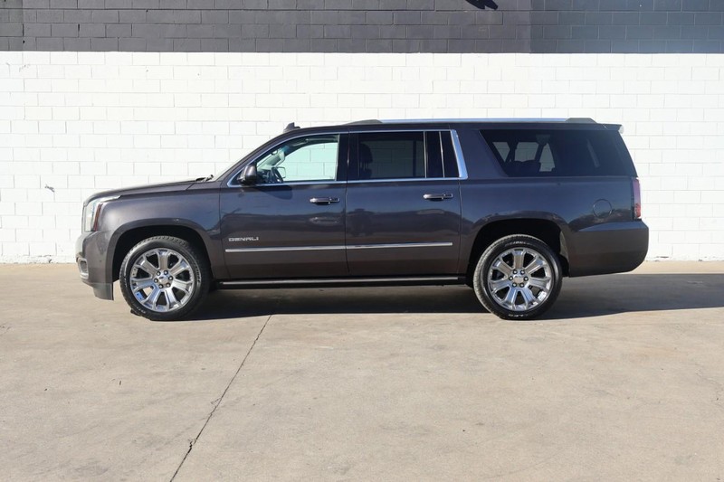 GMC Yukon XL Vehicle Full-screen Gallery Image 10