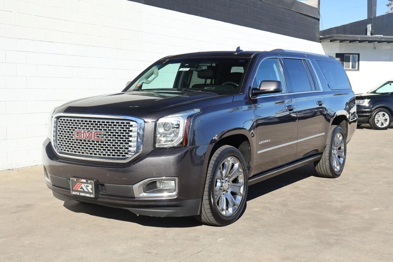 GMC Yukon XL Vehicle Full-screen Gallery Image 11