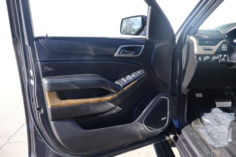 GMC Yukon XL Vehicle Full-screen Gallery Image 14