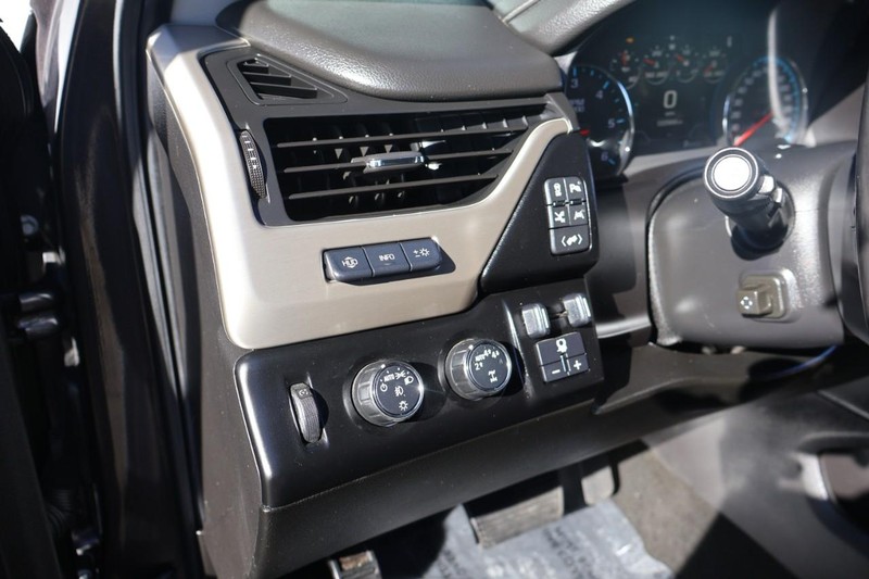 GMC Yukon XL Vehicle Full-screen Gallery Image 17