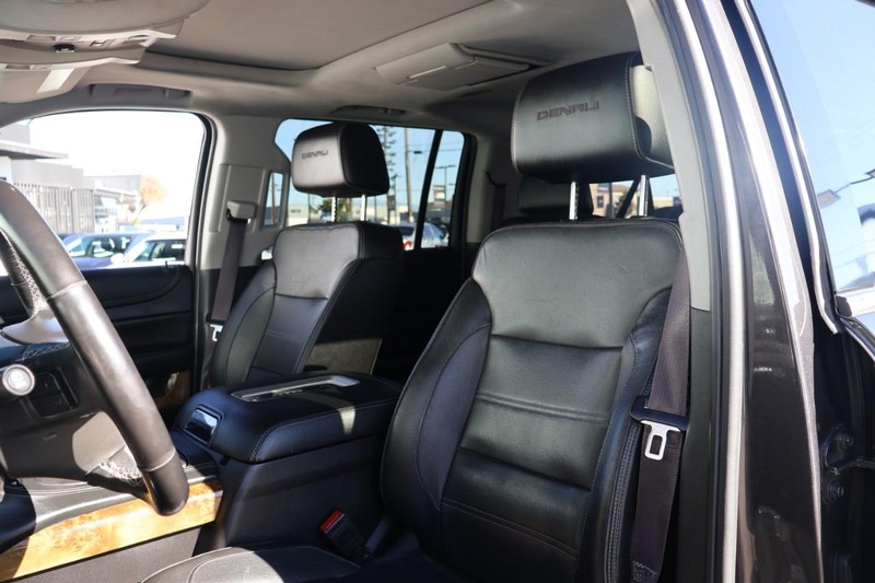 GMC Yukon XL Vehicle Full-screen Gallery Image 19
