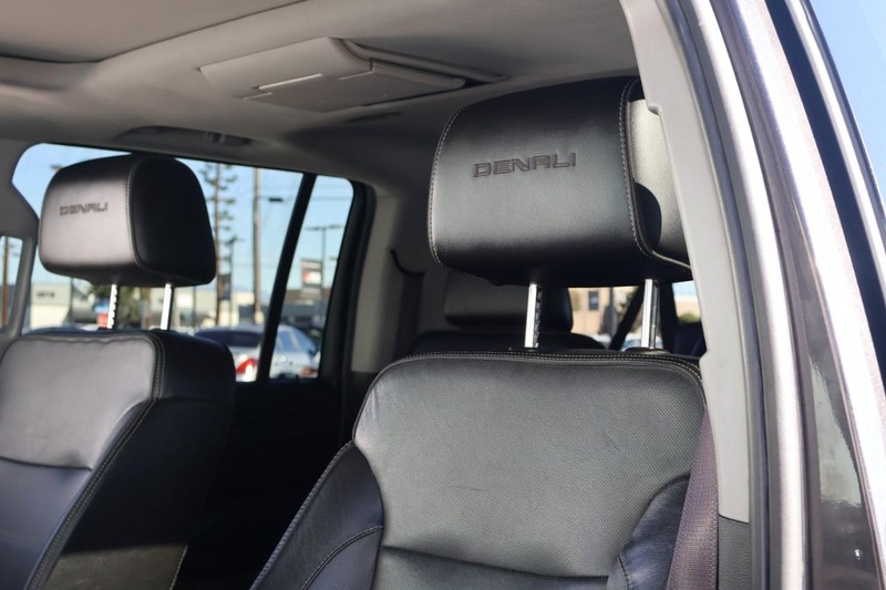 GMC Yukon XL Vehicle Full-screen Gallery Image 20