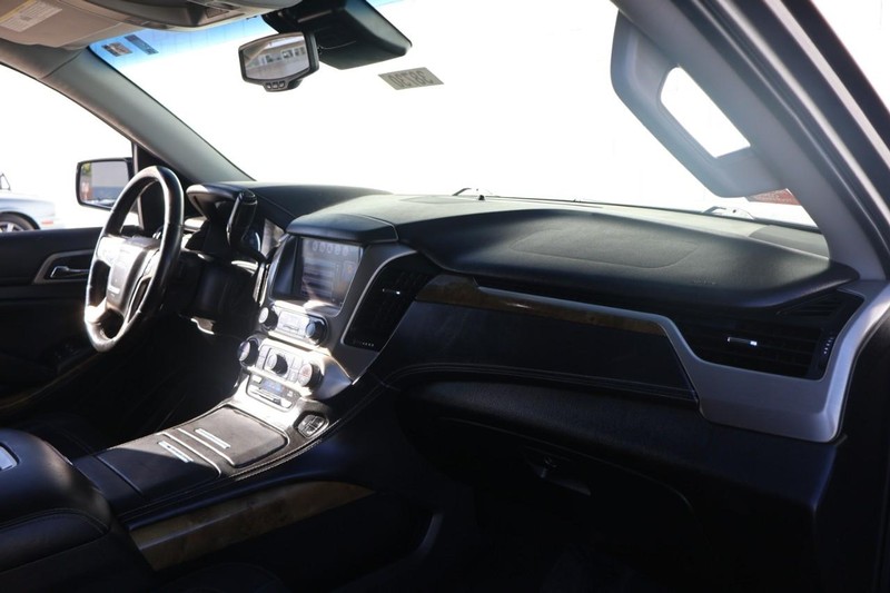 GMC Yukon XL Vehicle Full-screen Gallery Image 21