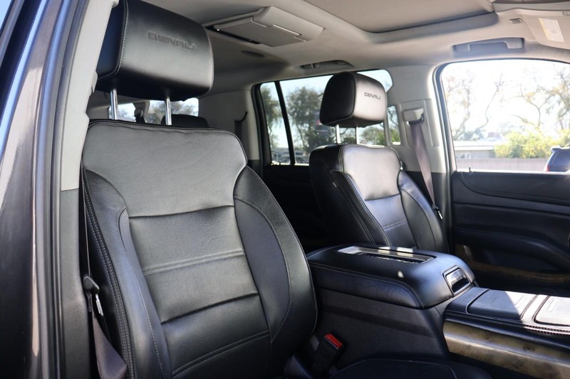 GMC Yukon XL Vehicle Full-screen Gallery Image 22