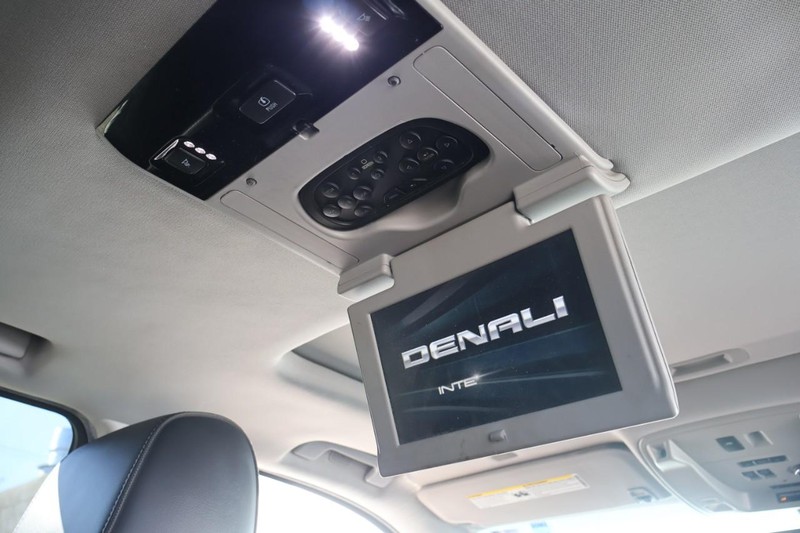 GMC Yukon XL Vehicle Full-screen Gallery Image 26