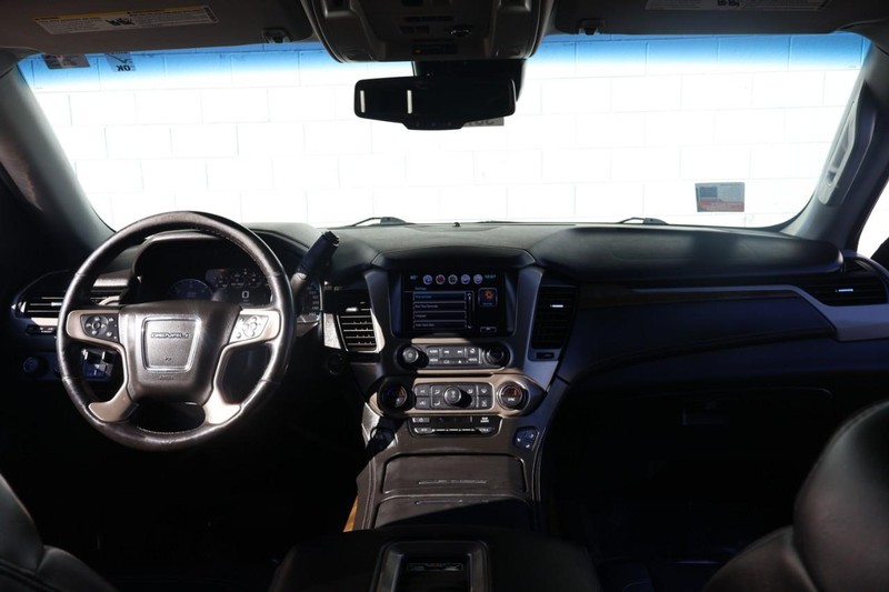 GMC Yukon XL Vehicle Full-screen Gallery Image 27