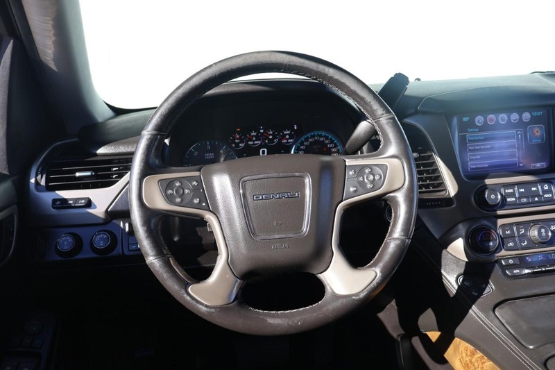 GMC Yukon XL Vehicle Full-screen Gallery Image 29