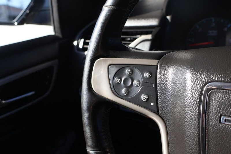 GMC Yukon XL Vehicle Full-screen Gallery Image 30