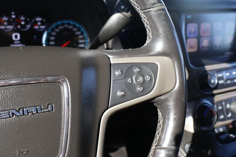 GMC Yukon XL Vehicle Full-screen Gallery Image 31