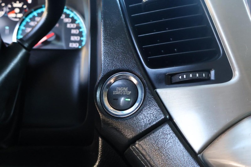 GMC Yukon XL Vehicle Full-screen Gallery Image 32