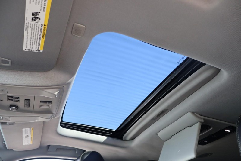 GMC Yukon XL Vehicle Full-screen Gallery Image 39