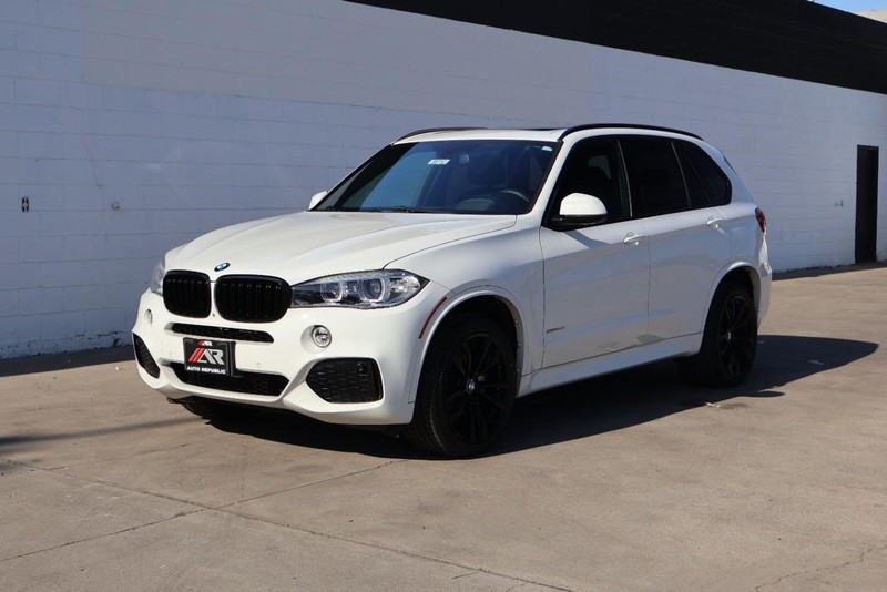 BMW X5 Vehicle Full-screen Gallery Image 14