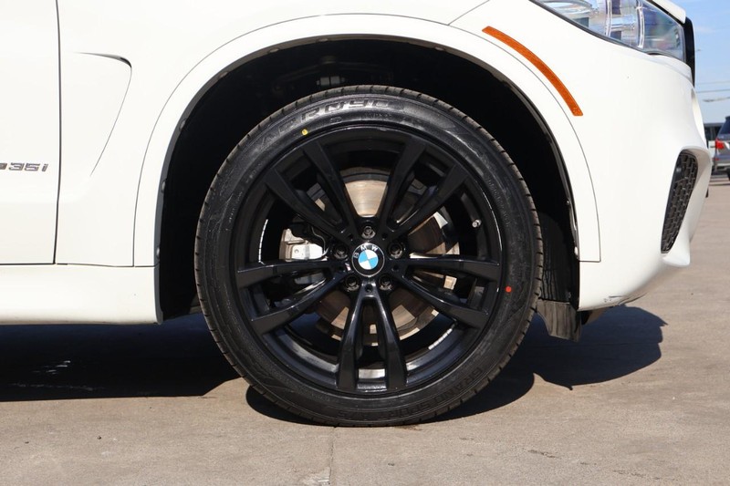 BMW X5 Vehicle Full-screen Gallery Image 16