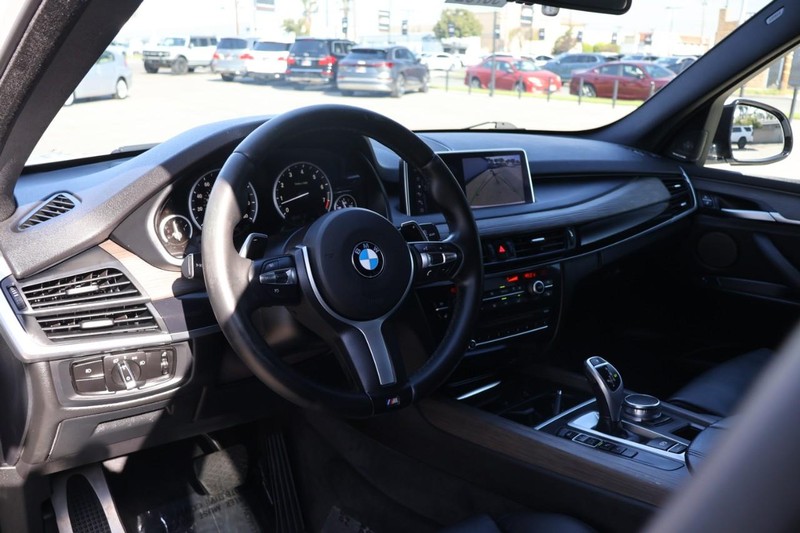 BMW X5 Vehicle Full-screen Gallery Image 19