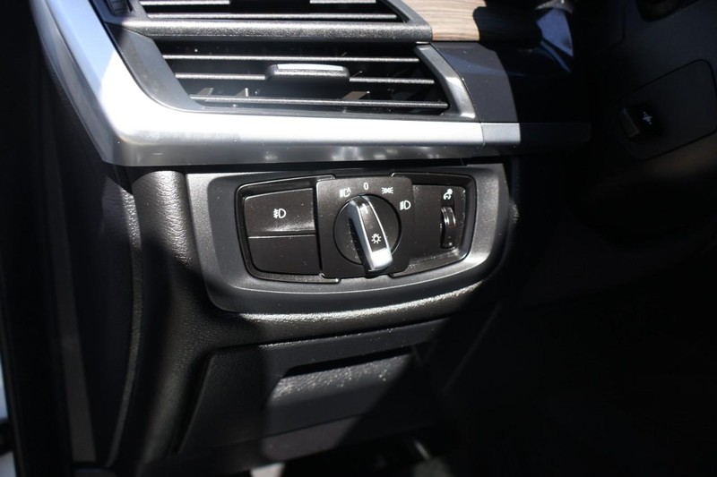 BMW X5 Vehicle Full-screen Gallery Image 20