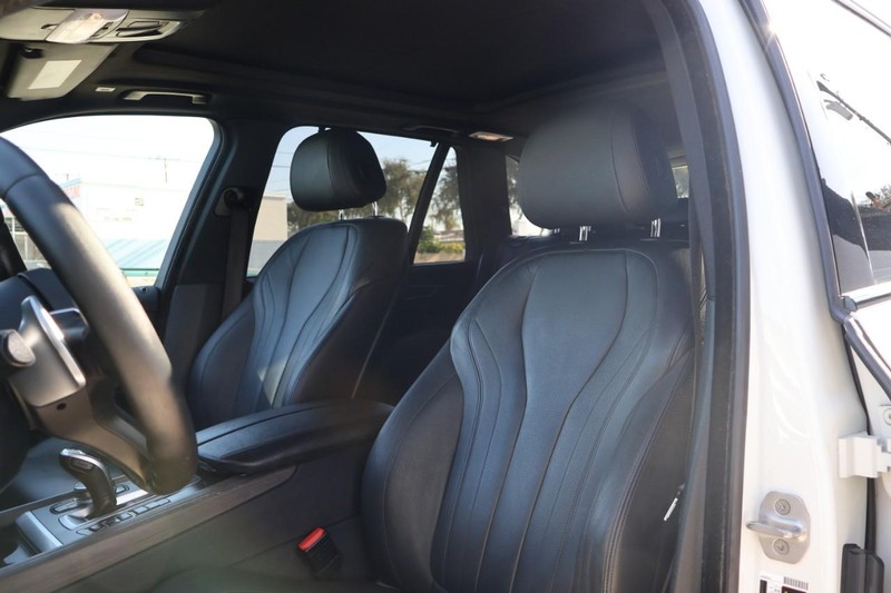 BMW X5 Vehicle Full-screen Gallery Image 22