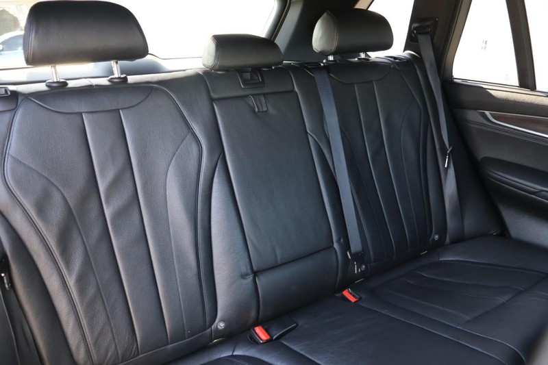 BMW X5 Vehicle Full-screen Gallery Image 26