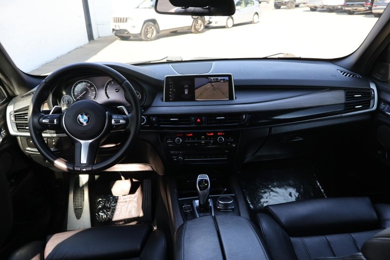 BMW X5 Vehicle Full-screen Gallery Image 28