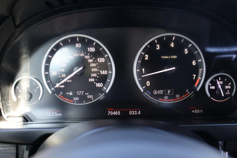 BMW X5 Vehicle Full-screen Gallery Image 29