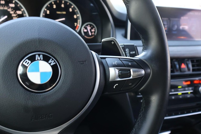 BMW X5 Vehicle Full-screen Gallery Image 32