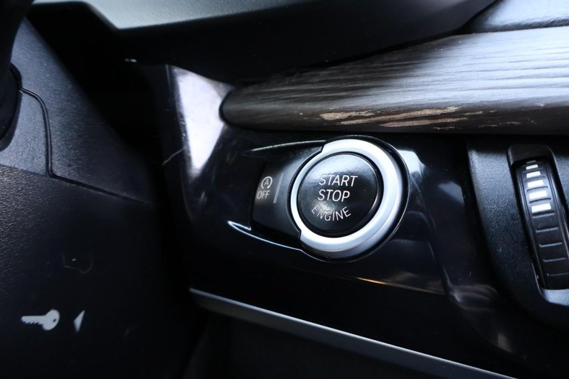 BMW X5 Vehicle Full-screen Gallery Image 33