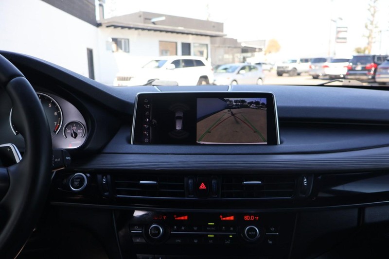 BMW X5 Vehicle Full-screen Gallery Image 34