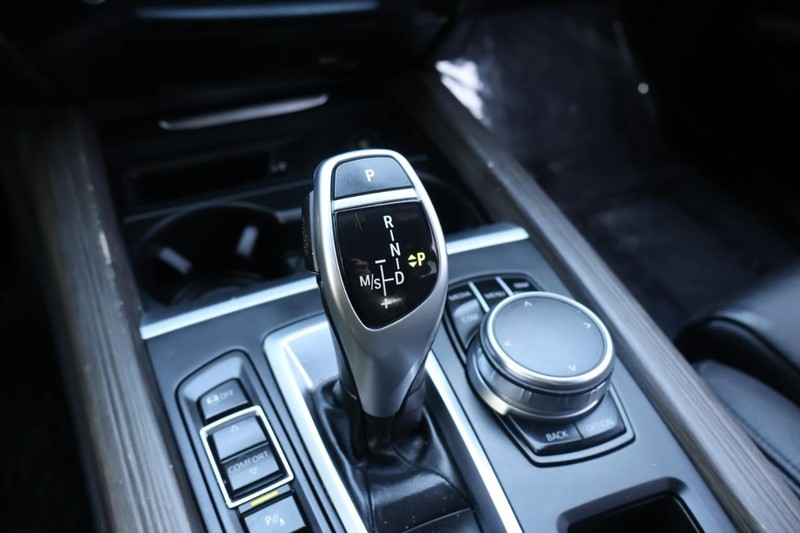 BMW X5 Vehicle Full-screen Gallery Image 38