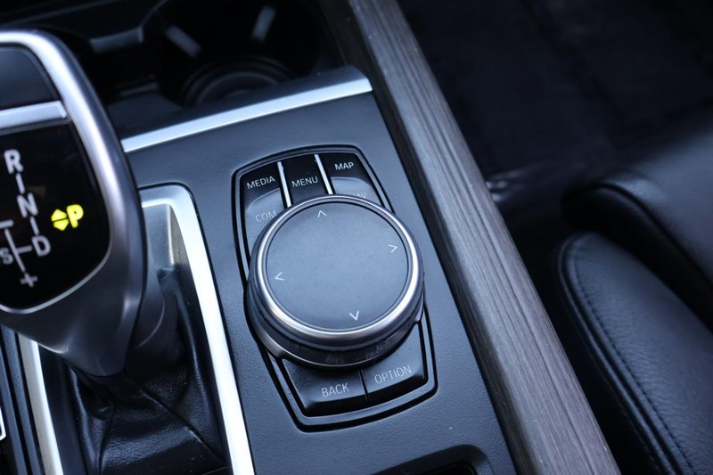 BMW X5 Vehicle Full-screen Gallery Image 39