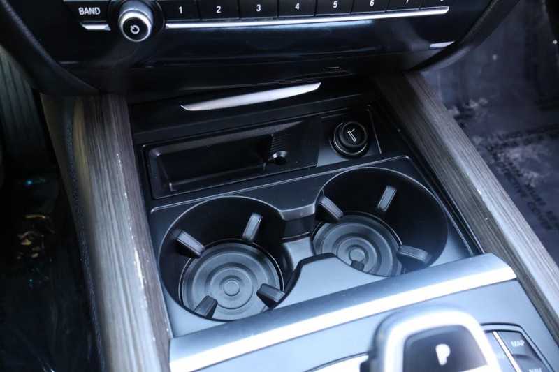 BMW X5 Vehicle Full-screen Gallery Image 41