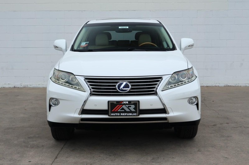 Lexus RX 450h Vehicle Full-screen Gallery Image 02