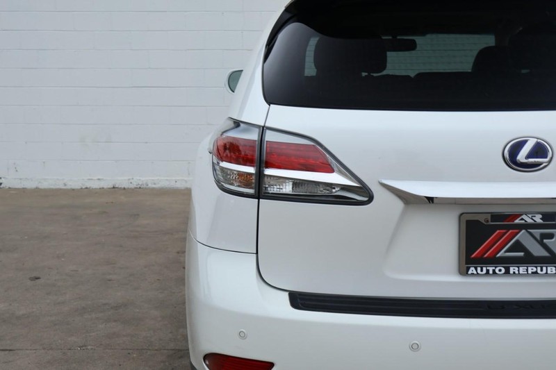 Lexus RX 450h Vehicle Full-screen Gallery Image 07