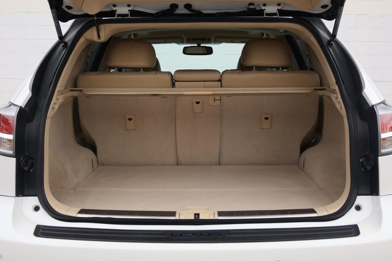 Lexus RX 450h Vehicle Full-screen Gallery Image 08