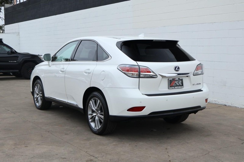 Lexus RX 450h Vehicle Full-screen Gallery Image 10