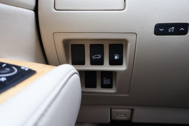 Lexus RX 450h Vehicle Full-screen Gallery Image 18