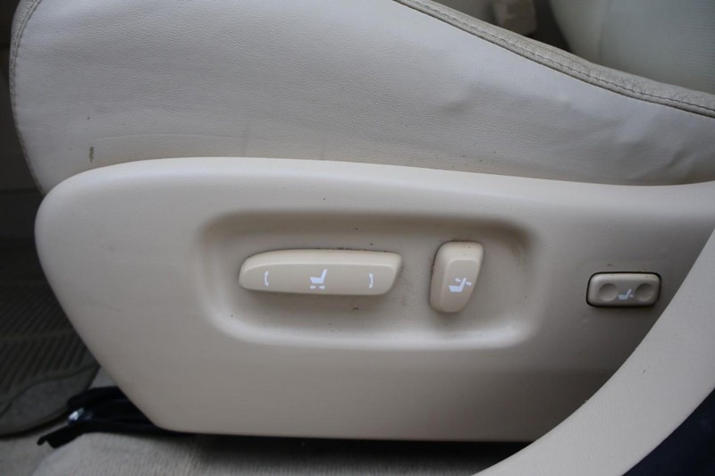 Lexus RX 450h Vehicle Full-screen Gallery Image 19